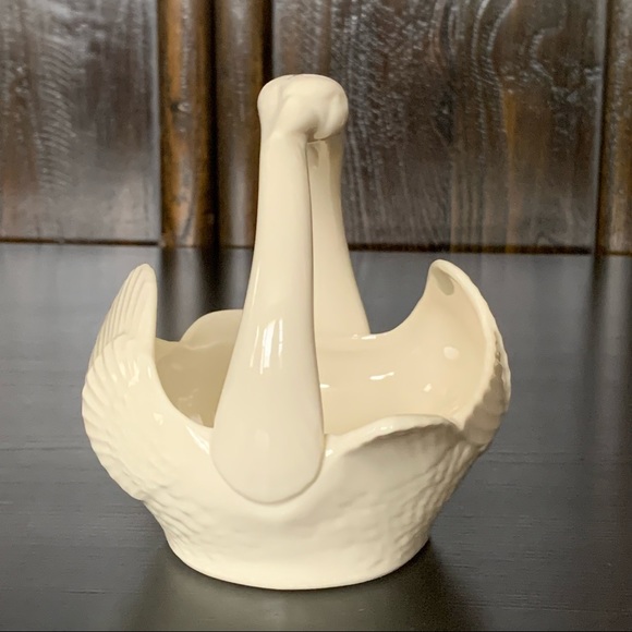 Lenox Open Tail Swan Basket - Picture 8 of 13